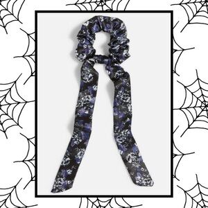 🆕 Vera Bradley Long Tie Scrunchie In
Frosted Floral